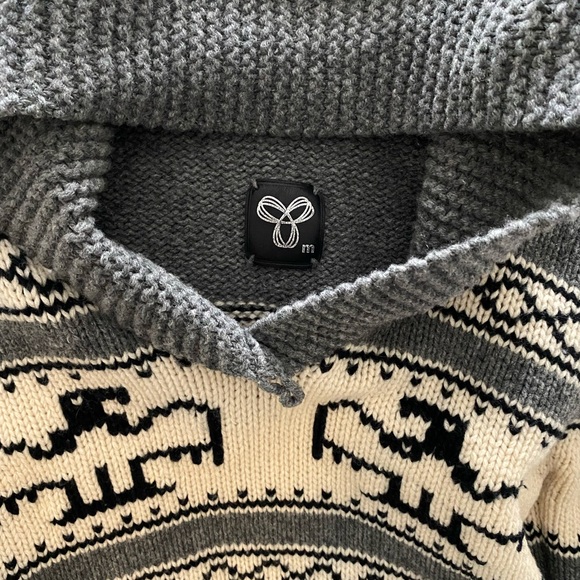 TNA Sweater - Picture 3 of 3